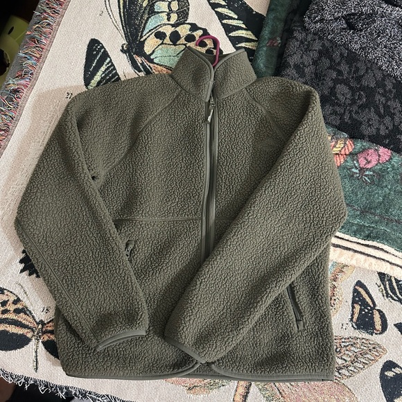 TNA Green Teddy Jacket Polartec Aritzia - Picture 2 of 4